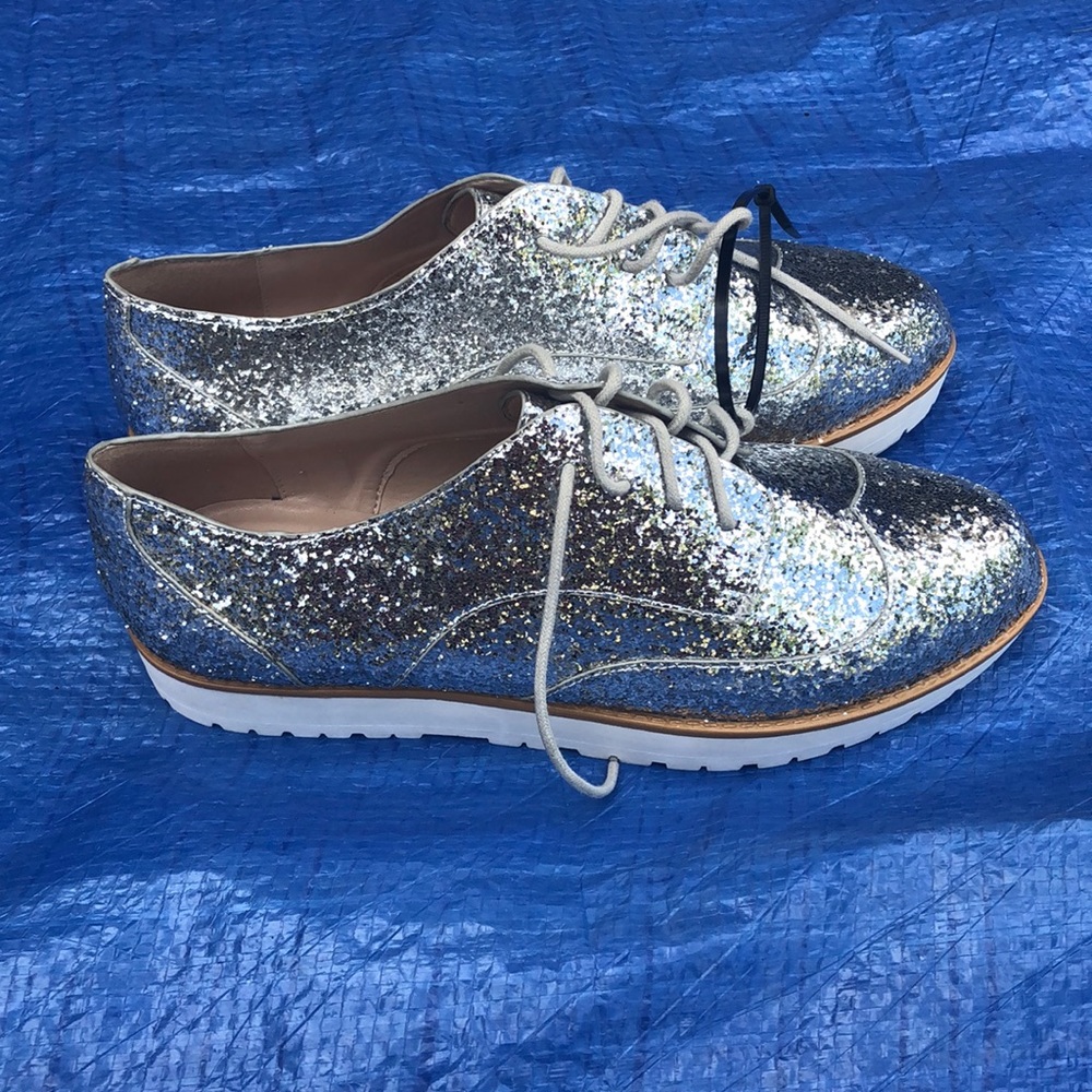 Shoes - Picture 2 of 4